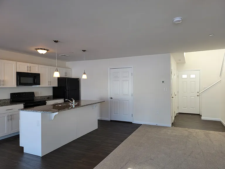 64 Rollins Ln — Photo 5