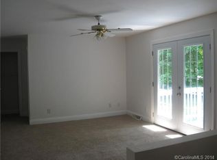 328 Forest Hollow Dr, Statesville, NC 28677