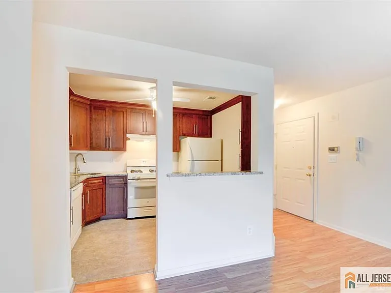 1909 Tanglewood Ct — Photo 7