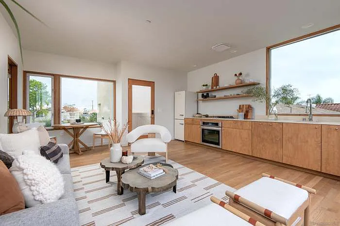 3764 Pershing Ave — Photo 6