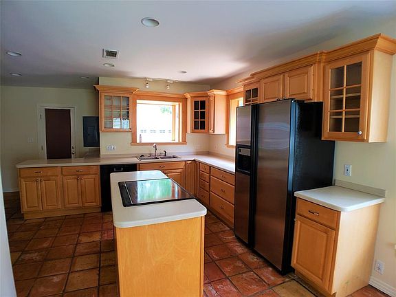 3rd image of 4211 Birchman Ave