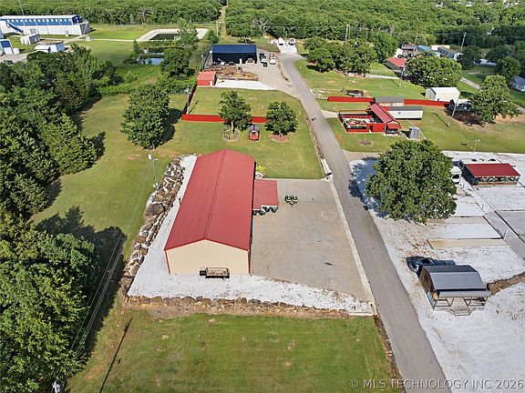 3rd image of 448622 E 978th Rd