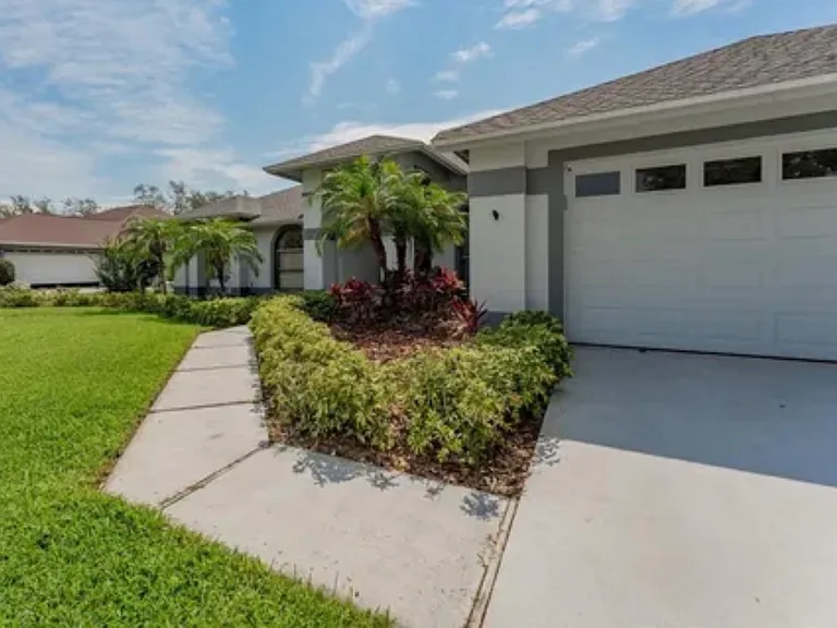 2906 Pine Club Dr — Photo 4