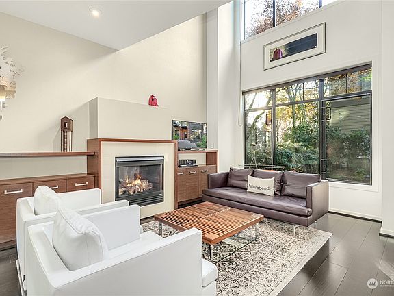 4th image of 10575 NE 12th Place #105