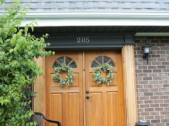 3rd image of 205 Dartmouth Dr