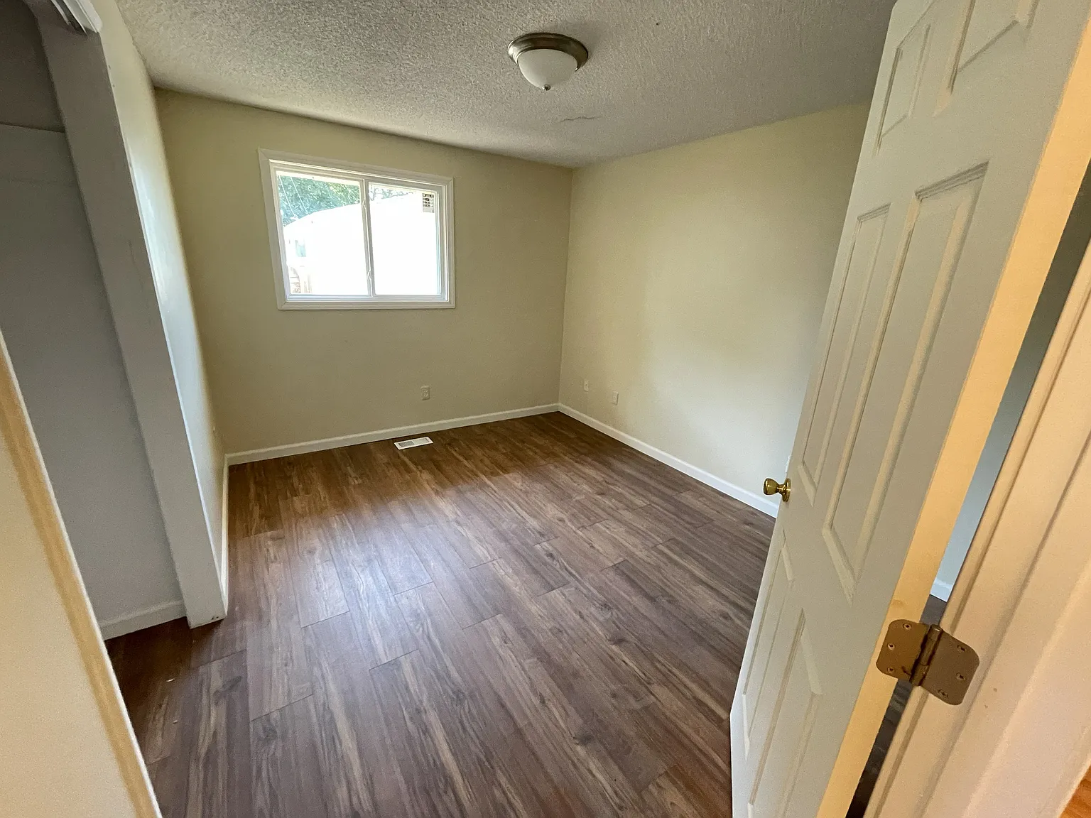 4 bed, 1.5 bath, 1608 sqft, $2,395 — Photo 3