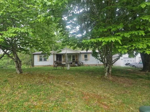 105 Courtland Dr, Vinton, VA 24179