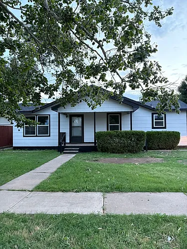 2412 Wallace St Photo 1