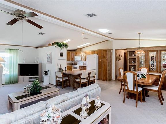 4th image of 876 Cascade Ct