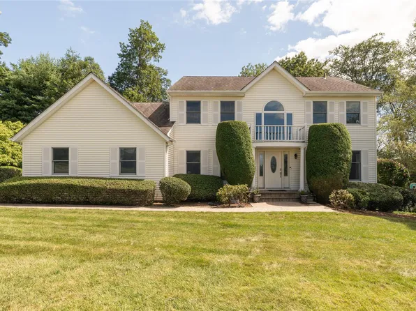 18 Blue Heron Road, Nanuet, NY 10954