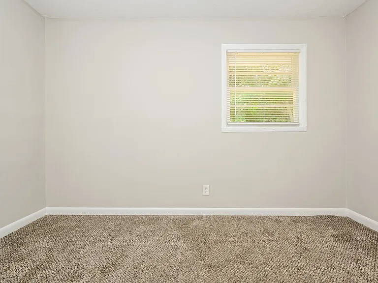 181142_029_bedroom_12962868.jpg