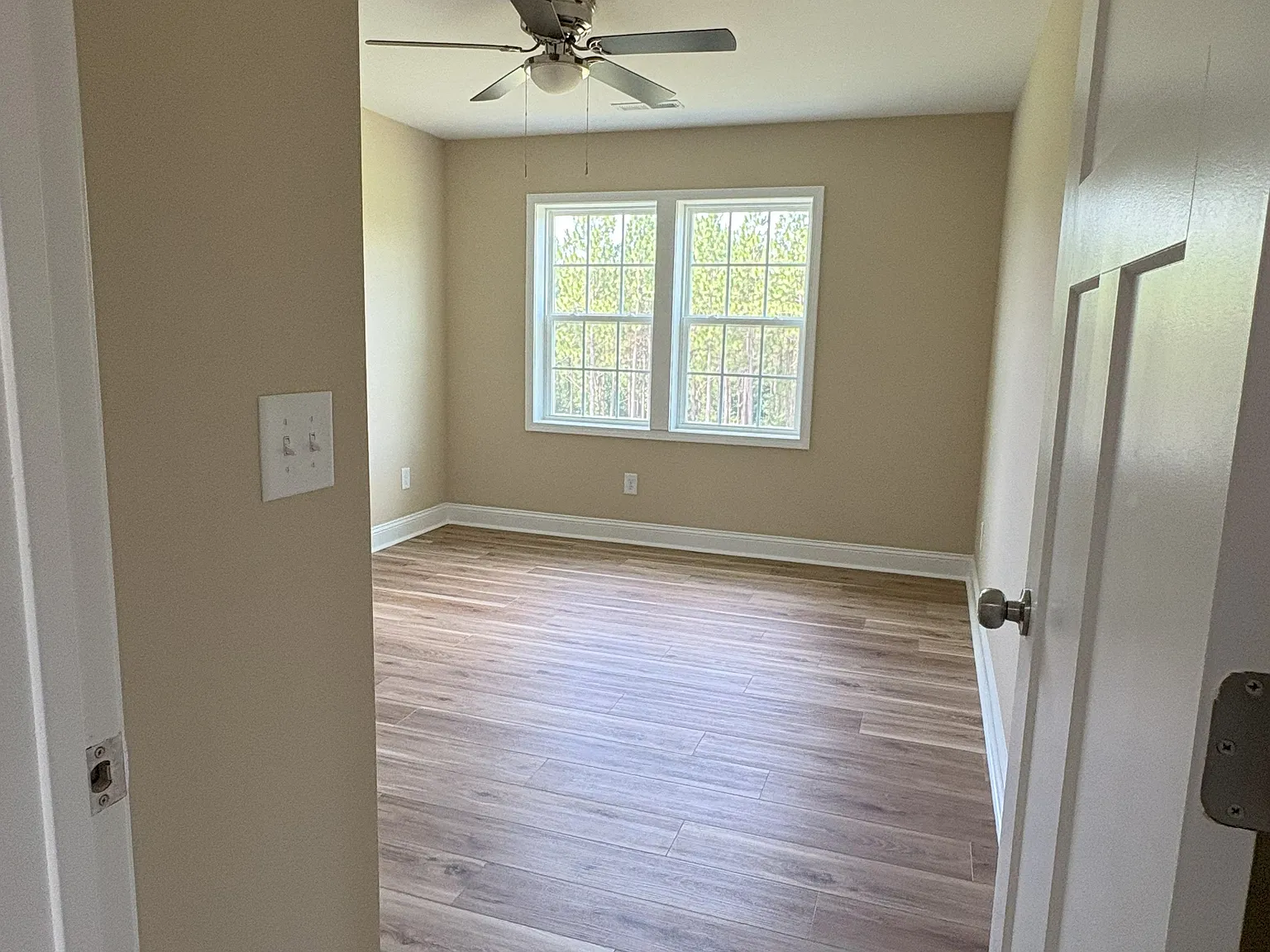 4 bed, 2.5 bath, 2270 sqft, $2,000 — Photo 3