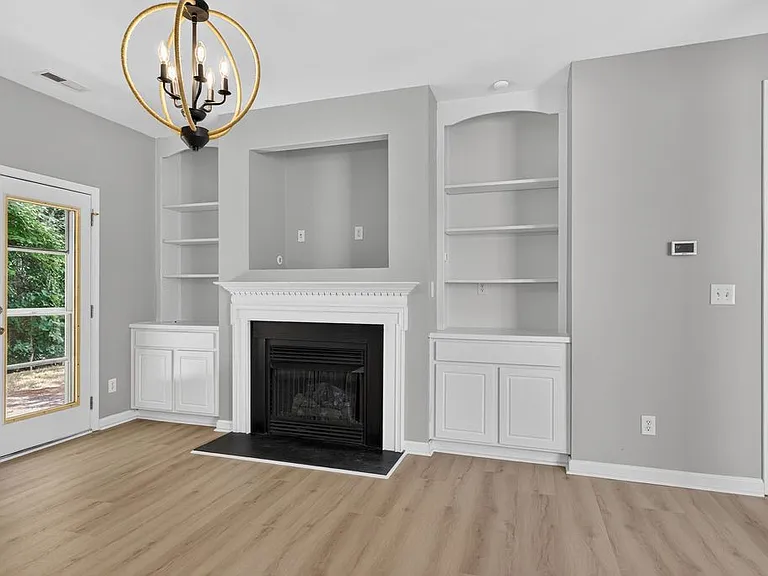 160 Hutson Ln — Photo 9