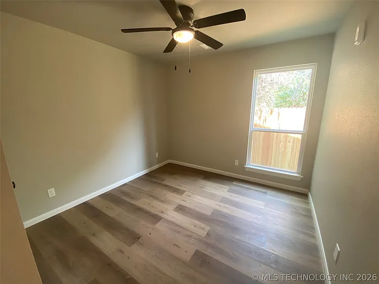 207 E 3rd St N #D — Photo 11
