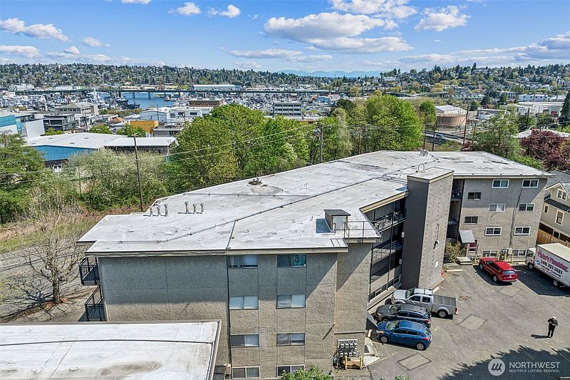 3rd image of 4051 Gilman Avenue W