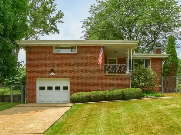 438 Wyndhurst Dr, Coraopolis, PA 15108