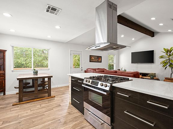 4th image of 1604 Sahara Ave