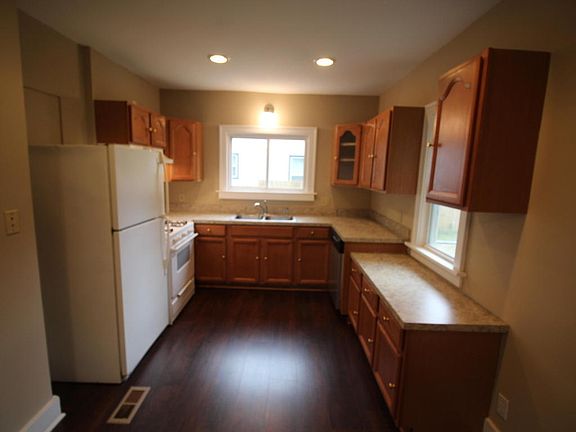 4th image of 2058 Kalamazoo Ave SE