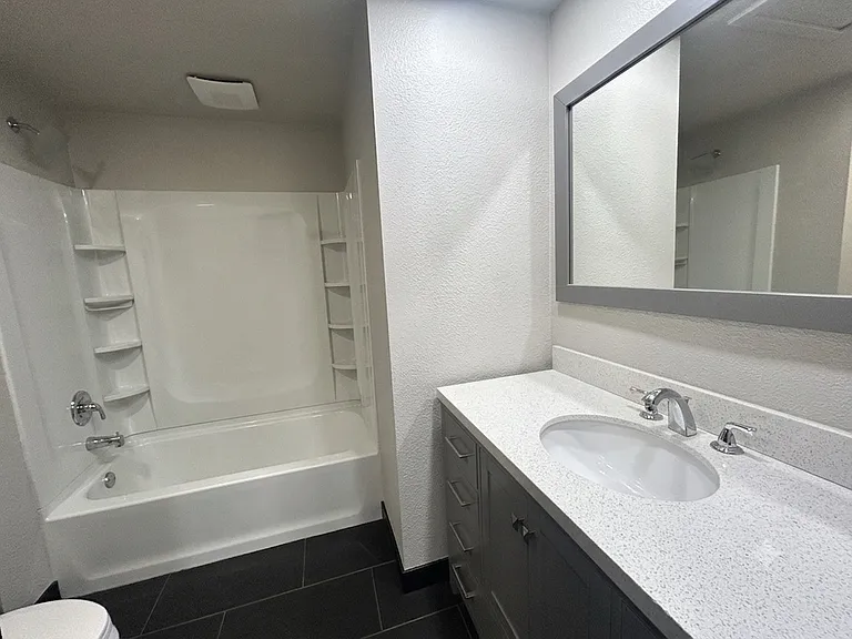 2028 Oriole Ave — Photo 8
