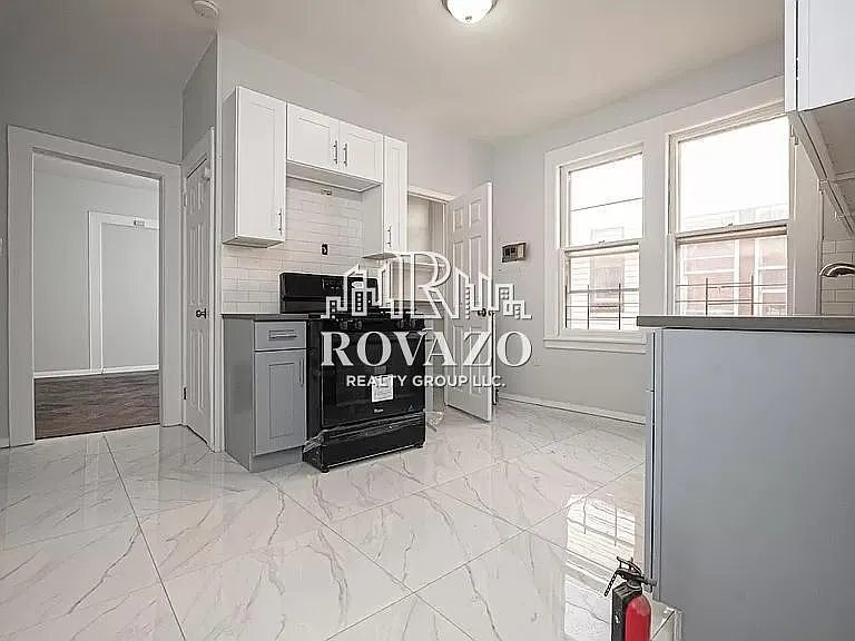 20 Ellis Ave #2