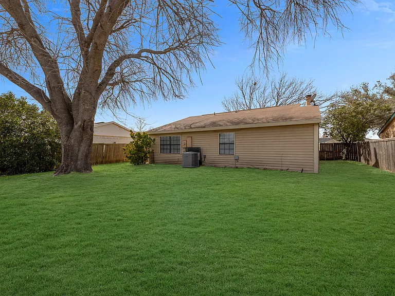6800 Elliot Ct — Photo 26
