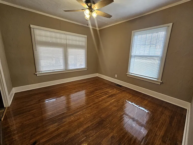 2915 N Harvey Pkwy — Photo 10
