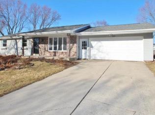 558 Zelas Dr, Green Bay, WI 54311