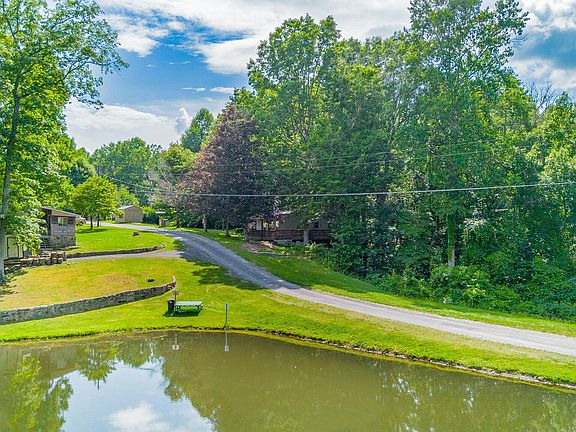 3rd image of 578 Retreat Dr