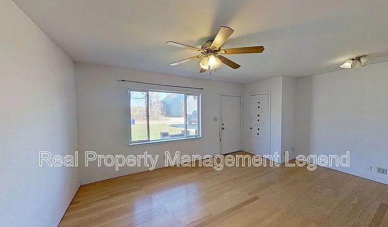 307 Depot St — Photo 2