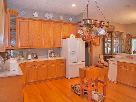 3rd image of 540 Crown Ct