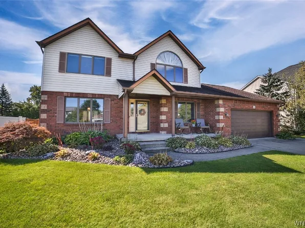 16 Arrow Trl, Lancaster, NY 14086