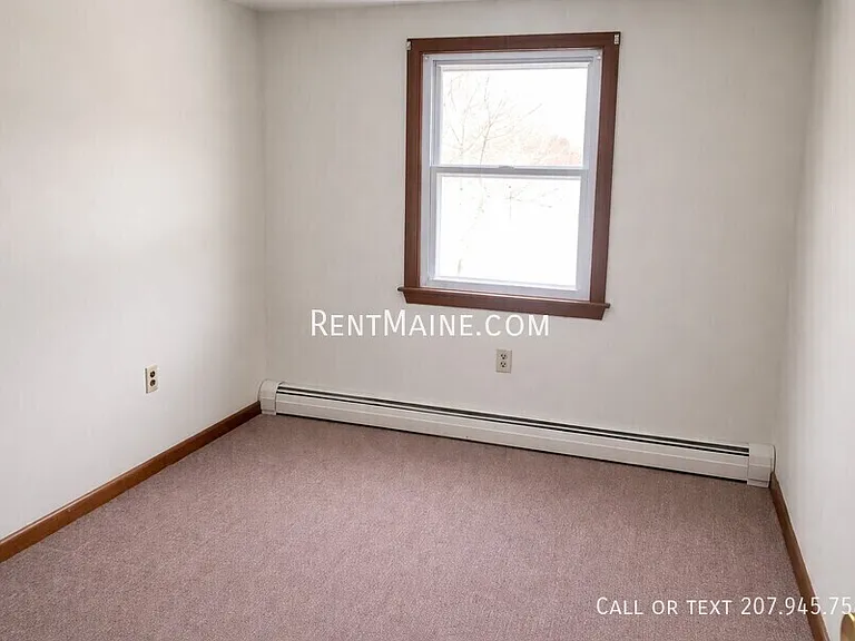 19 Hemlock St — Photo 13