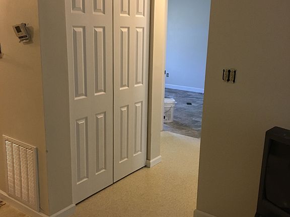 2nd image of 301 303 Ivy Ln