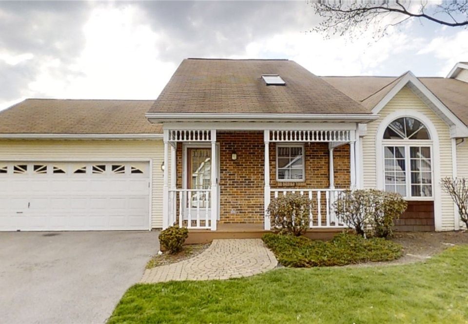 1st image of 44 Spicebush Ln