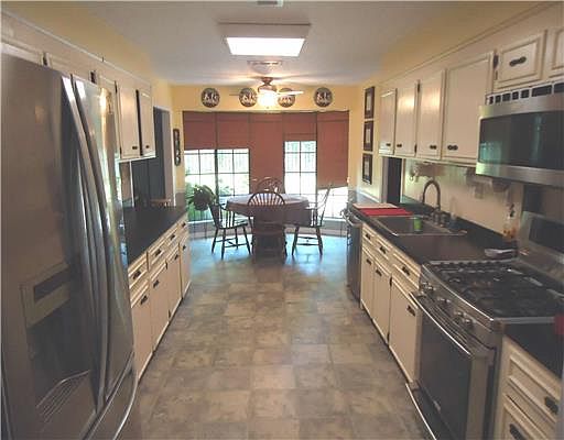 3rd image of 517 Cypress Dr