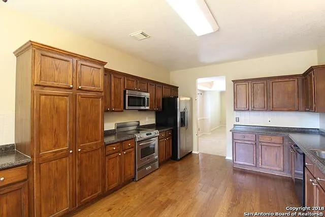 4 bed, 2.5 bath, 2569 sqft, $2,450 — Photo 4