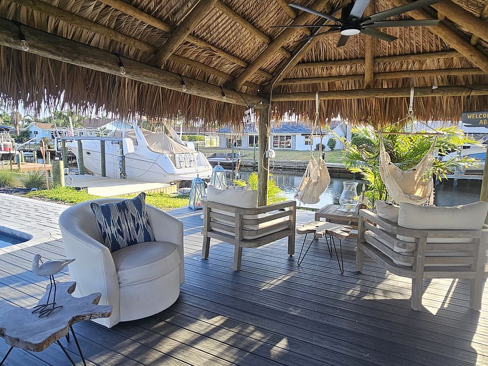20' x 12' tiki hut with wood deck and fans