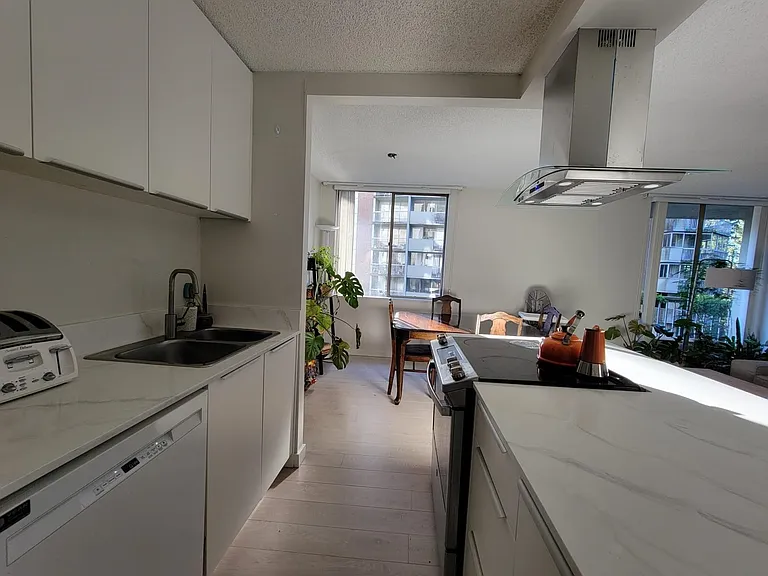 2020 Fullerton Ave #408 — Photo 3