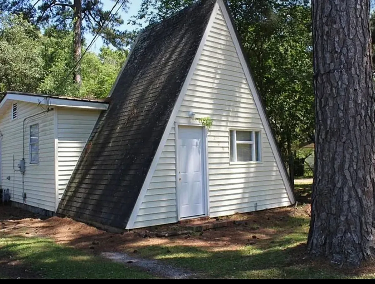 Building Photo - 2229 Hoppin St