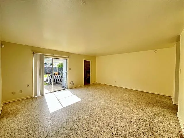 583 Delmar St — Photo 8