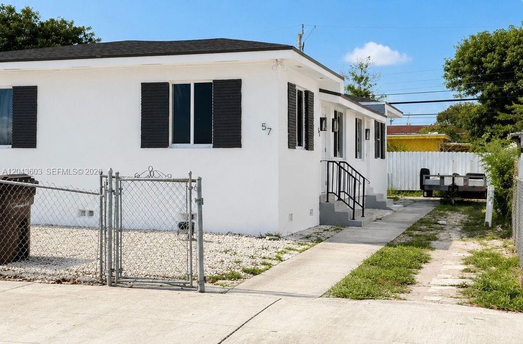 59 E 10th St, Hialeah, FL - View 2