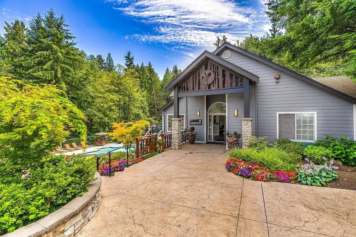 Building Photo - Lakemont Orchard