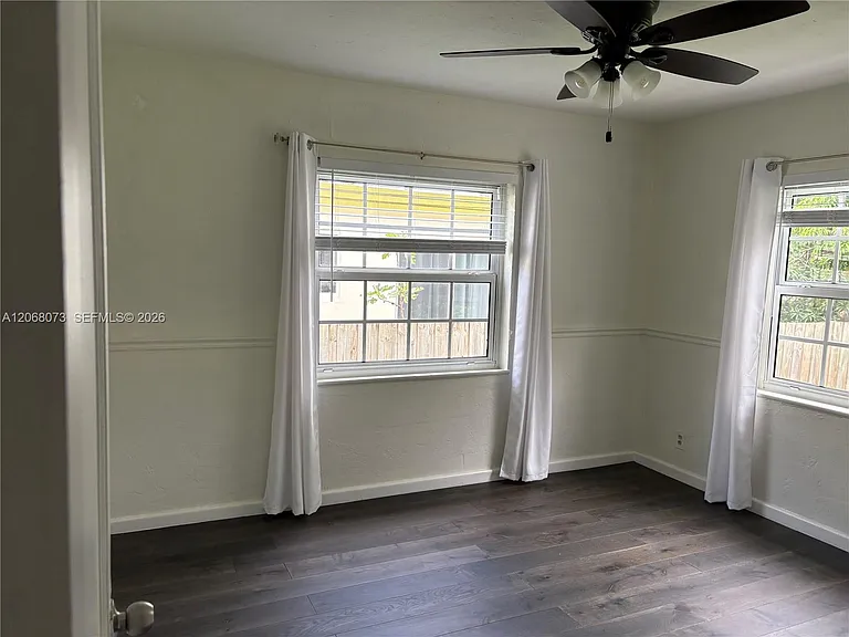 1422 Wiley St — Photo 5