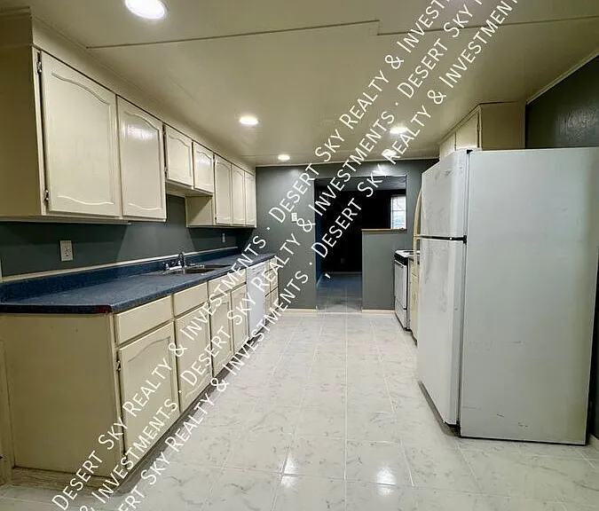 1424 S Esperanza St — Photo 8