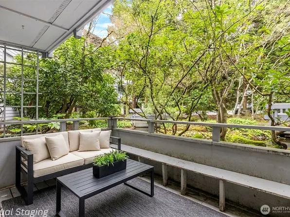 7930 SE 34th Street #203, Mercer Island, WA 98040
