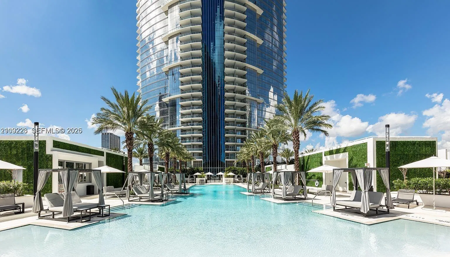 Paramount Miami Worldcente — Photo 1