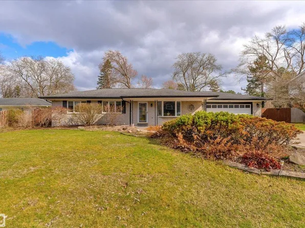 5618 Harlowe Dr, Shelby Township, MI 48316