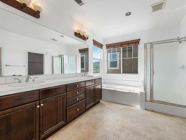 1364 Wellington Dr — Photo 31