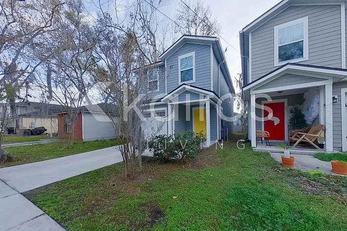 1349 Mull St — Photo 3