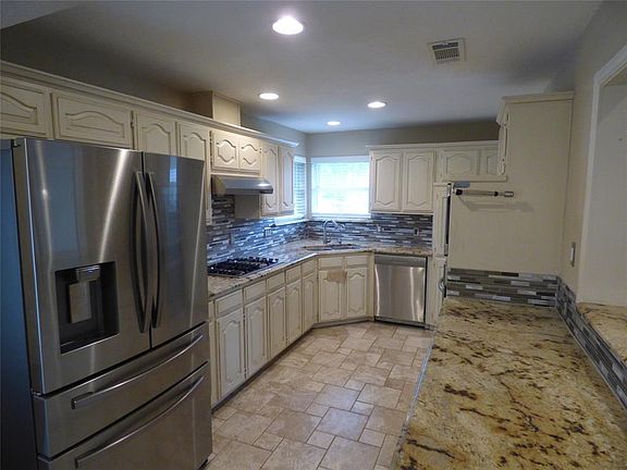 3rd image of 1202 Sycamore Dr